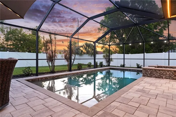 636 Se 11th Ave, Cape Coral, Florida 33990