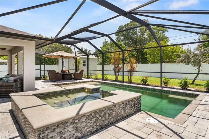 636 Se 11th Ave, Cape Coral, Florida 33990