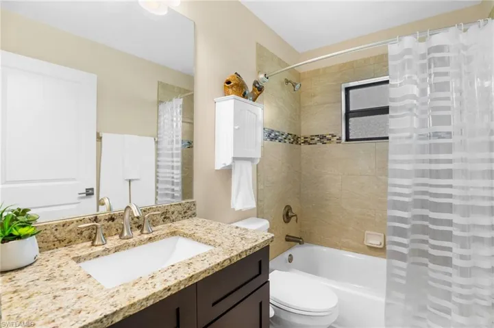 636 Se 11th Ave, Cape Coral, Florida 33990