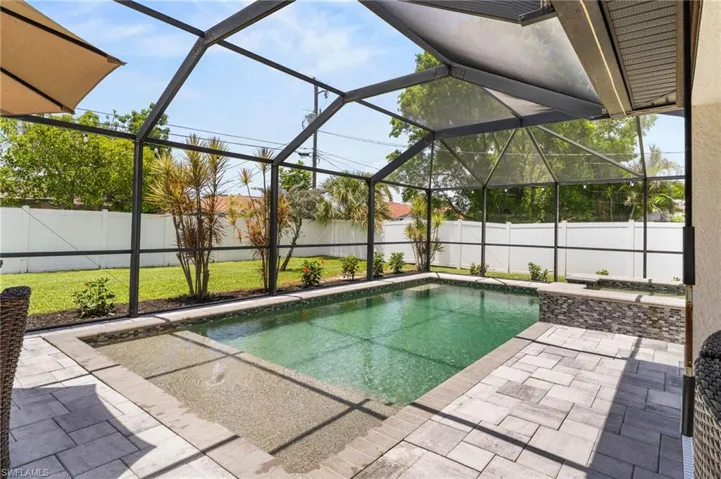 636 Se 11th Ave, Cape Coral, Florida 33990