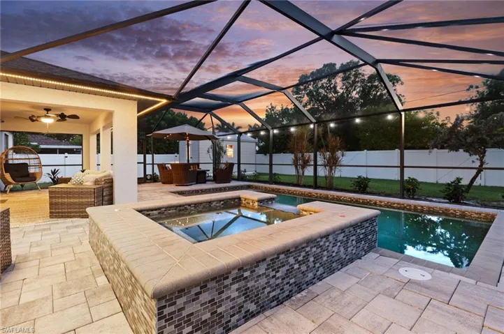 636 Se 11th Ave, Cape Coral, Florida 33990