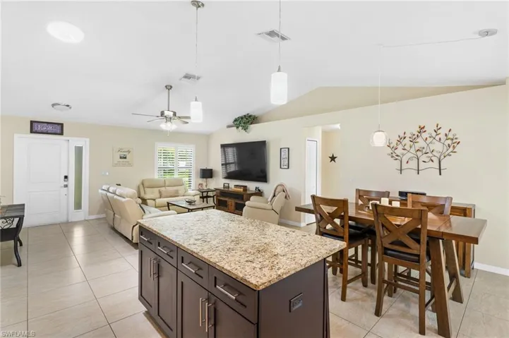636 Se 11th Ave, Cape Coral, Florida 33990