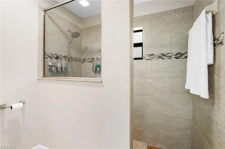 636 Se 11th Ave, Cape Coral, Florida 33990