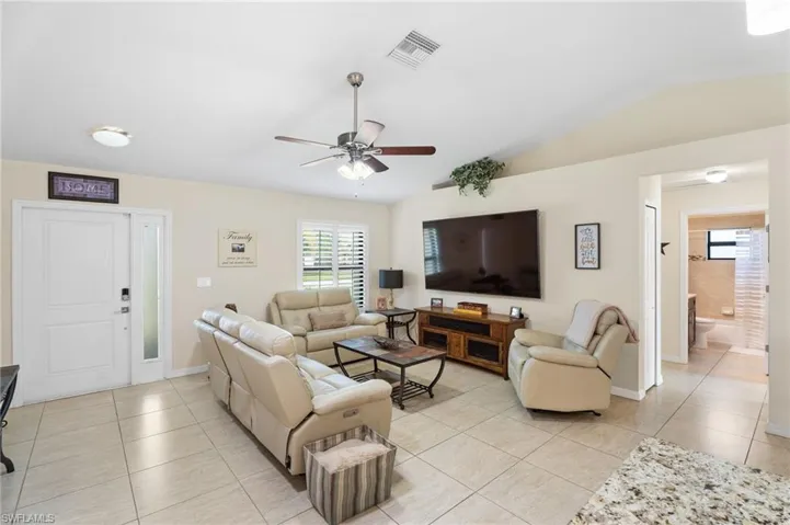 636 Se 11th Ave, Cape Coral, Florida 33990