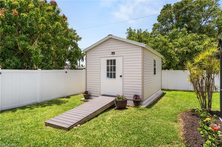 636 Se 11th Ave, Cape Coral, Florida 33990