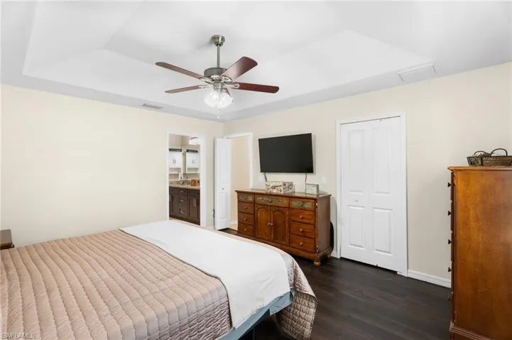 636 Se 11th Ave, Cape Coral, Florida 33990
