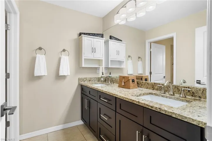 636 Se 11th Ave, Cape Coral, Florida 33990