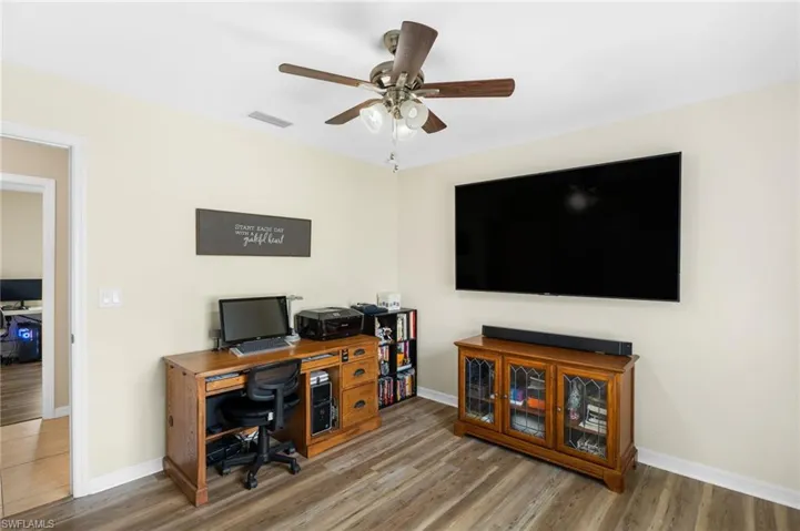 636 Se 11th Ave, Cape Coral, Florida 33990