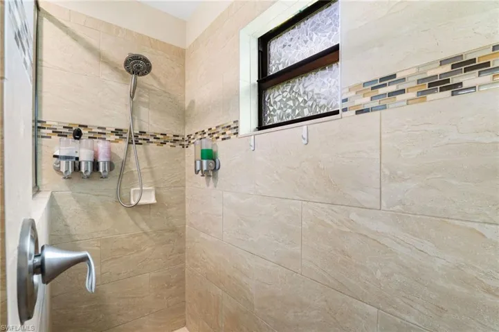 636 Se 11th Ave, Cape Coral, Florida 33990