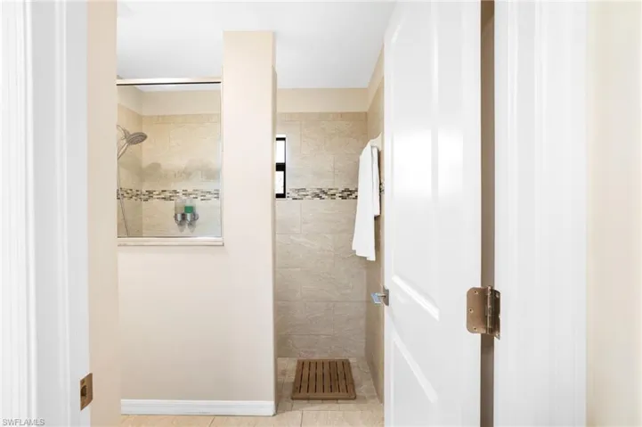 636 Se 11th Ave, Cape Coral, Florida 33990