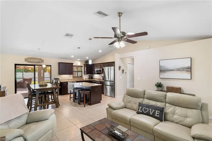 636 Se 11th Ave, Cape Coral, Florida 33990