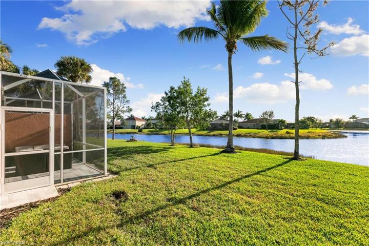 14282  Manchester  DR, Naples, FL 34114