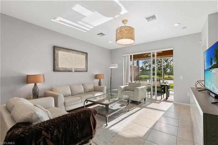 14282  Manchester  DR, Naples, FL 34114