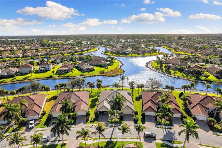 14282  Manchester  DR, Naples, FL 34114