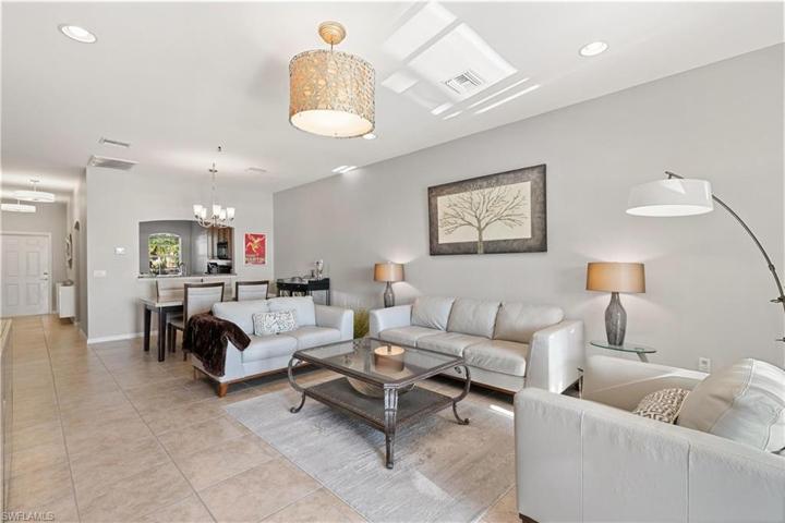 14282  Manchester  DR, Naples, FL 34114