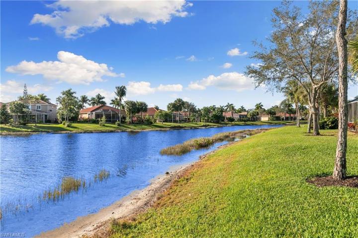 14282  Manchester  DR, Naples, FL 34114