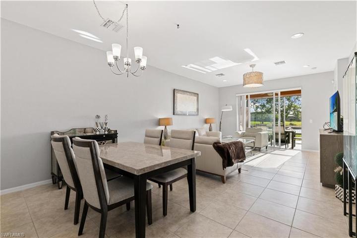 14282  Manchester  DR, Naples, FL 34114