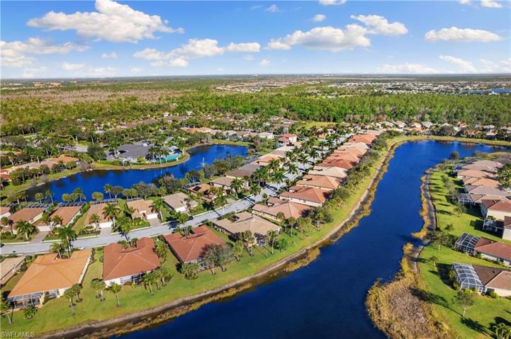 14282  Manchester  DR, Naples, FL 34114