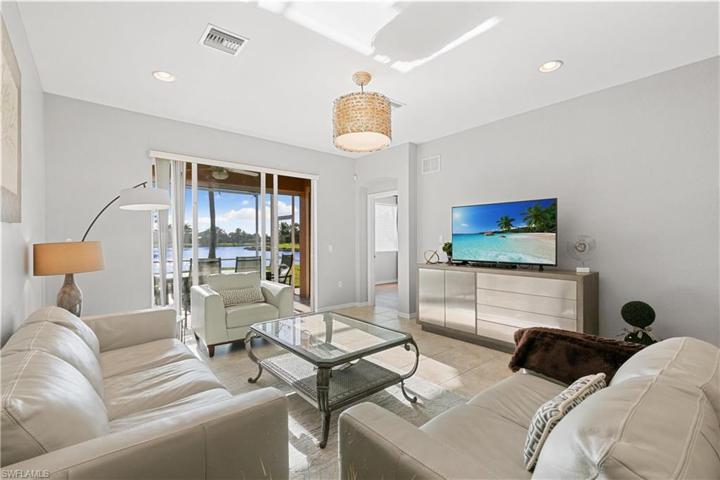 14282  Manchester  DR, Naples, FL 34114