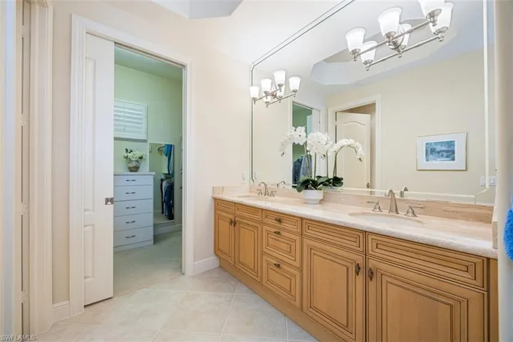 580  Avellino Isles  CIR, Naples, FL 34119