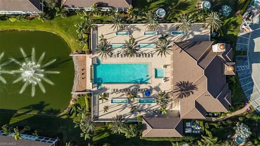 580  Avellino Isles  CIR, Naples, FL 34119
