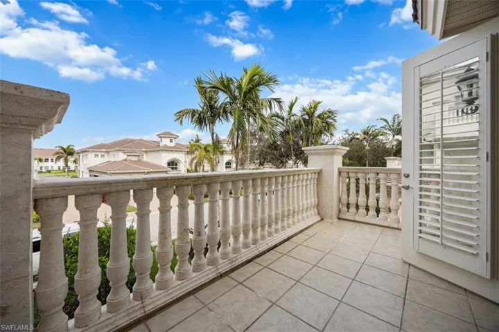 580  Avellino Isles  CIR, Naples, FL 34119