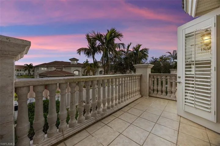 580  Avellino Isles  CIR, Naples, FL 34119