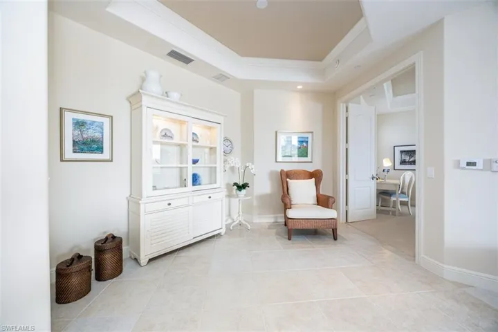 580  Avellino Isles  CIR, Naples, FL 34119