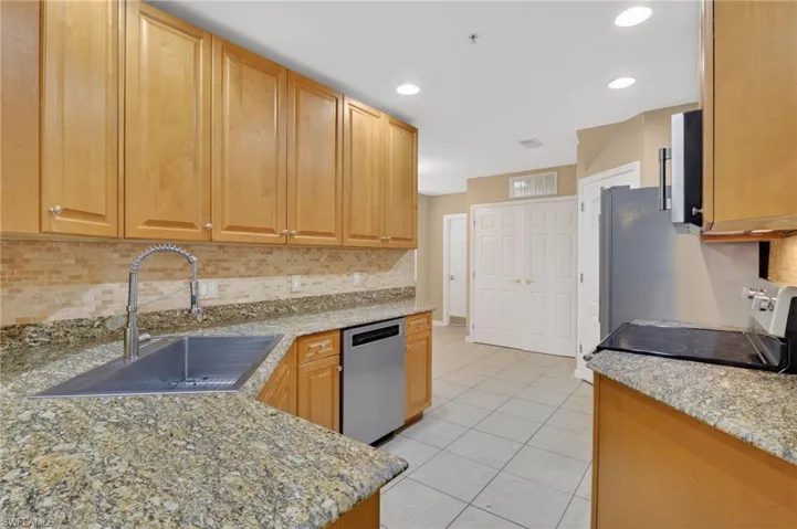 11951 Champions Green Way 401, Fort Myers, Florida 33913