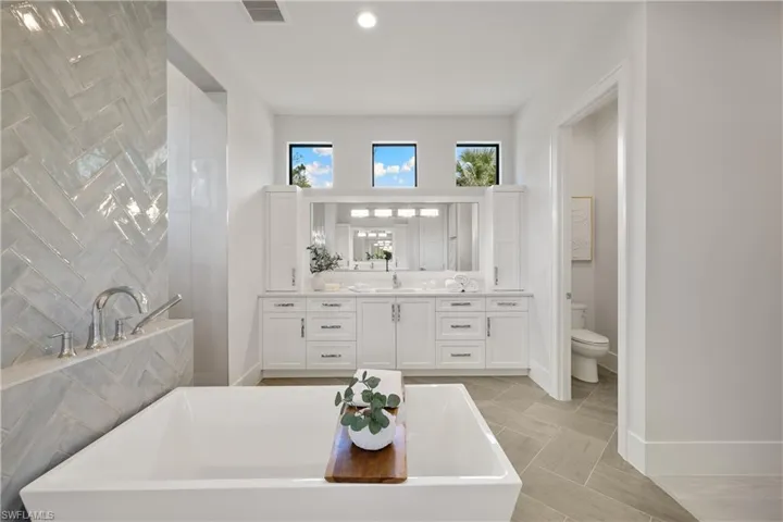 4751  1st SW AVE, Naples, FL 34119