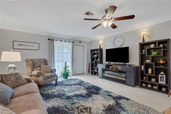 175 Crown Dr 8, Naples, Florida 34110