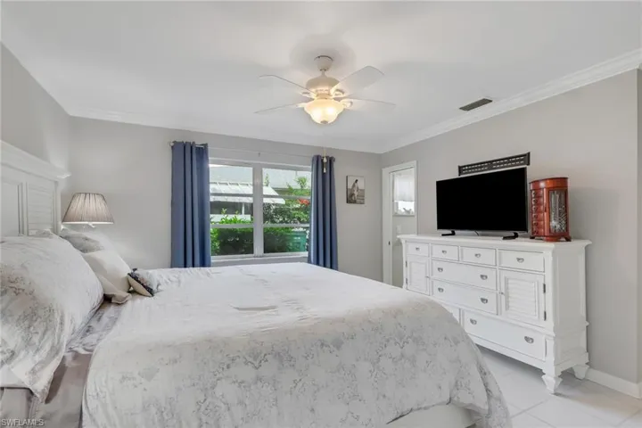 175 Crown Dr 8, Naples, Florida 34110