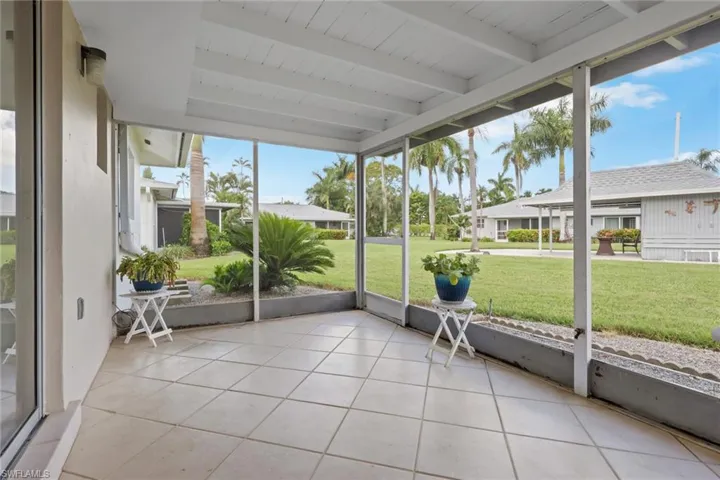 175 Crown Dr 8, Naples, Florida 34110
