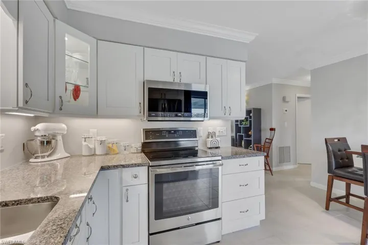 175 Crown Dr 8, Naples, Florida 34110