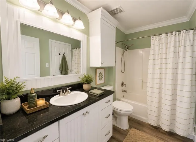 122 Leawood Cir, Naples, Florida 34104