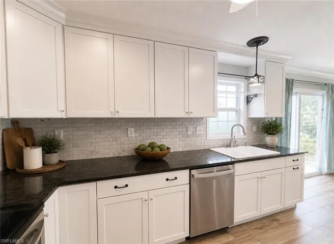 122 Leawood Cir, Naples, Florida 34104