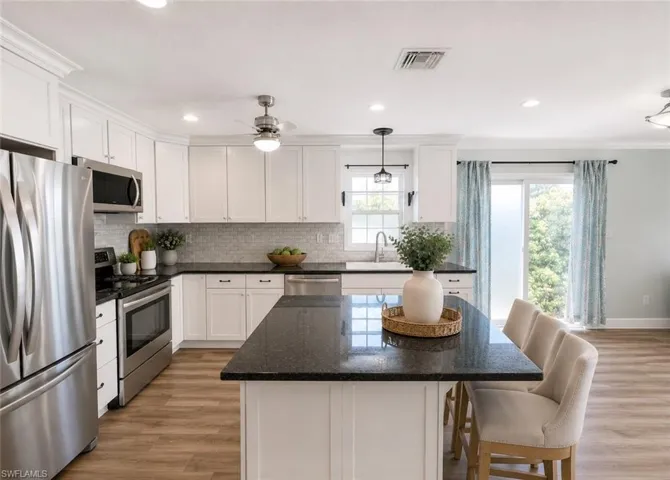 122 Leawood Cir, Naples, Florida 34104