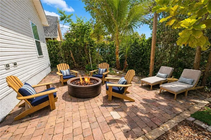 122 Leawood Cir, Naples, Florida 34104