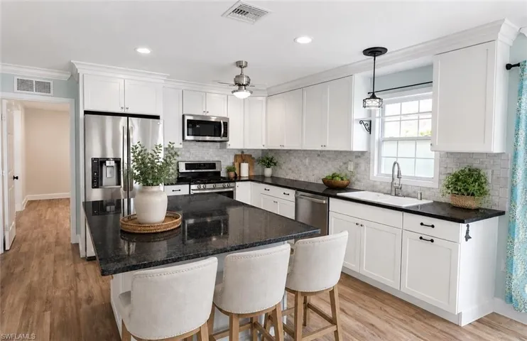 122 Leawood Cir, Naples, Florida 34104
