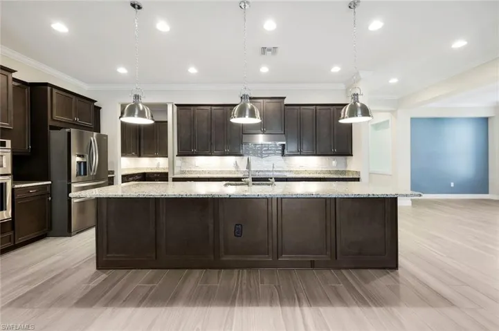 3837  Helmsman  DR, Naples, FL 34120