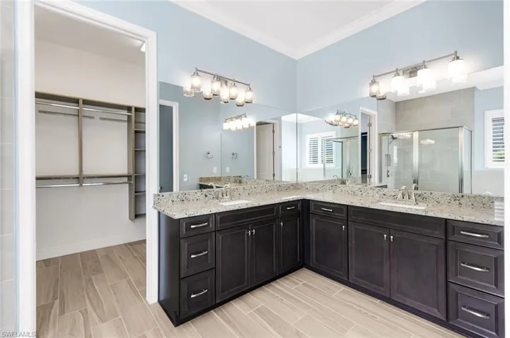 3837  Helmsman  DR, Naples, FL 34120
