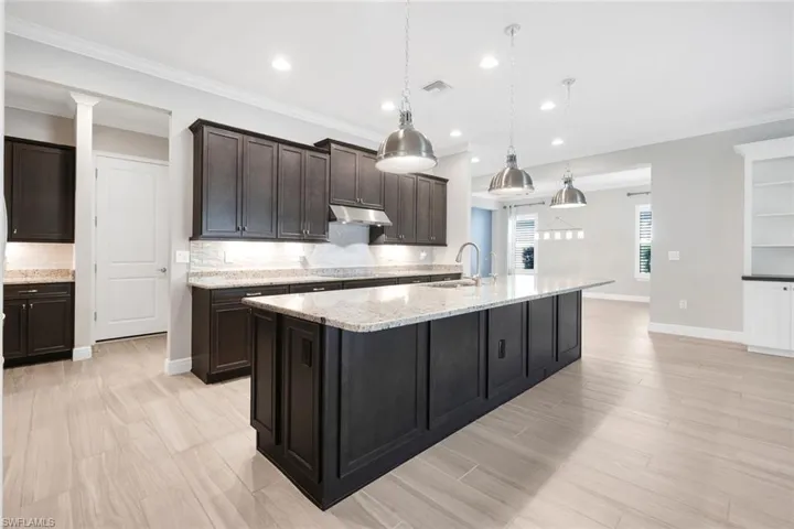 3837  Helmsman  DR, Naples, FL 34120