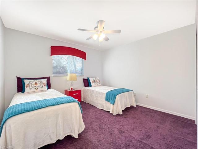 2 Twin beds have plenty of room! Picture doesn't do this color scheme justice!