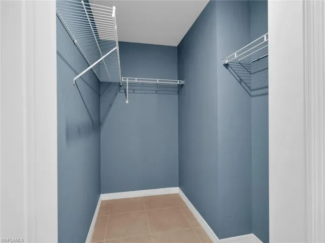 Large Primary Bathroom Walk-In Closet