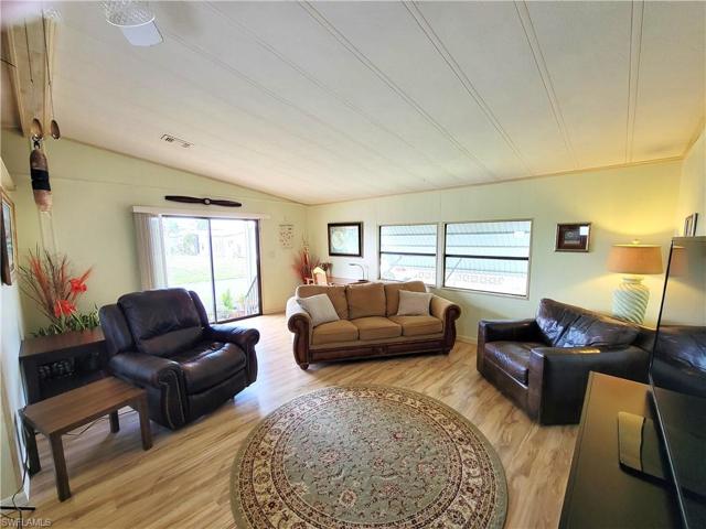 Very spacious rooms, large living room to spread out!