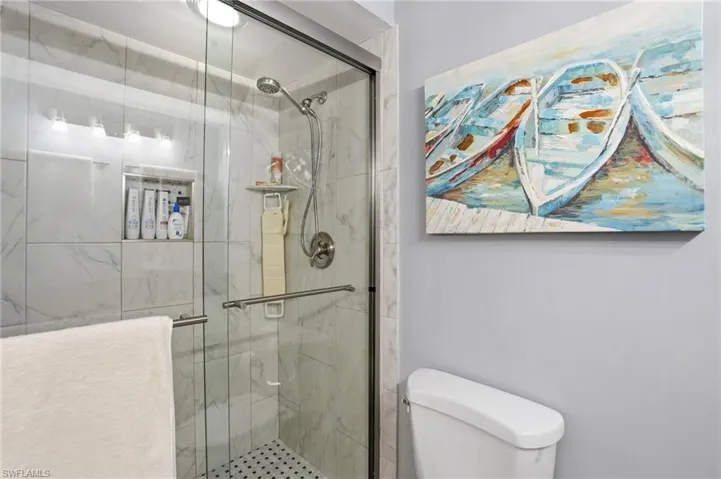 Master bathroom...nicely done!