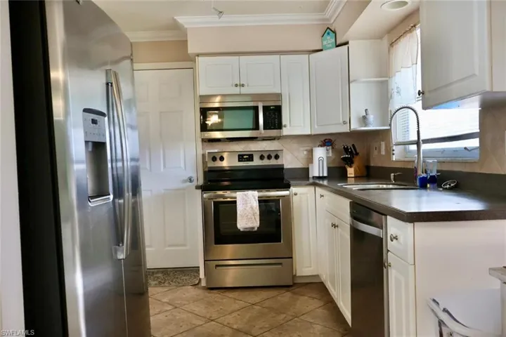 1613 SE 28th  TER, Cape Coral, FL 33904