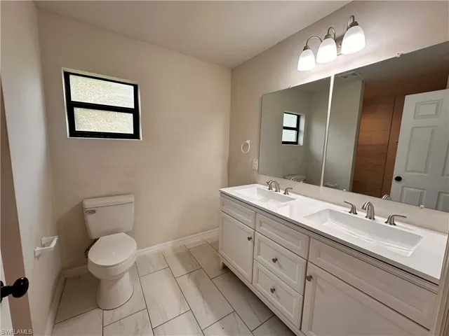 2212 Sw Santa Barbara Pl, Cape Coral, Florida 33991