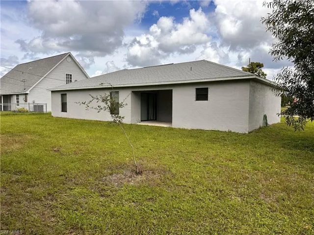 2212 Sw Santa Barbara Pl, Cape Coral, Florida 33991