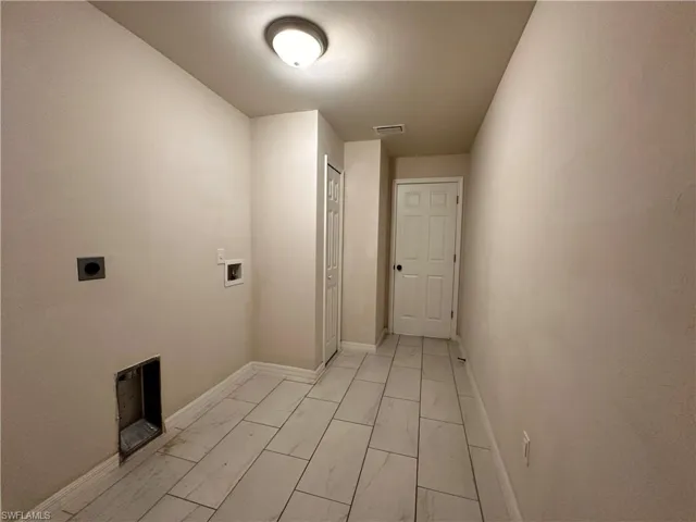 2212 Sw Santa Barbara Pl, Cape Coral, Florida 33991